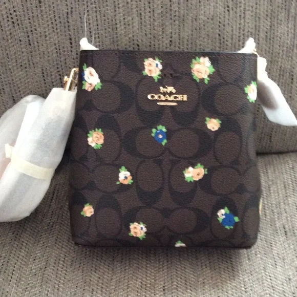 Authentic Coach Bucket Bag & Wristlet Mini Roses - Picture 2 of 7